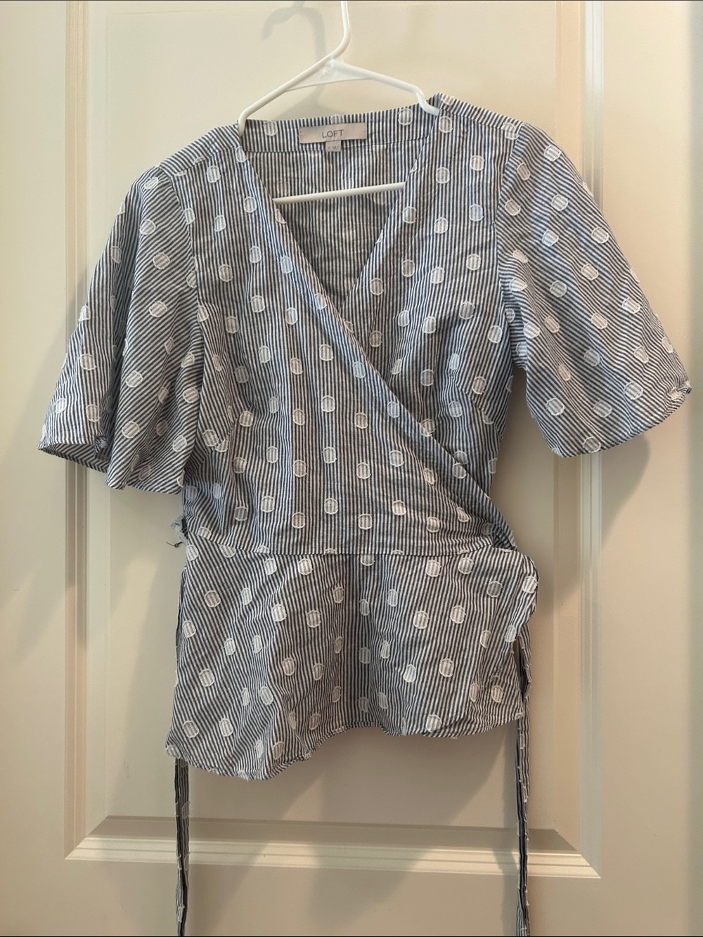 LOFT Striped Wrap Blouse Dot Pattern self tie short sleeve size M Bluish Grey Wh